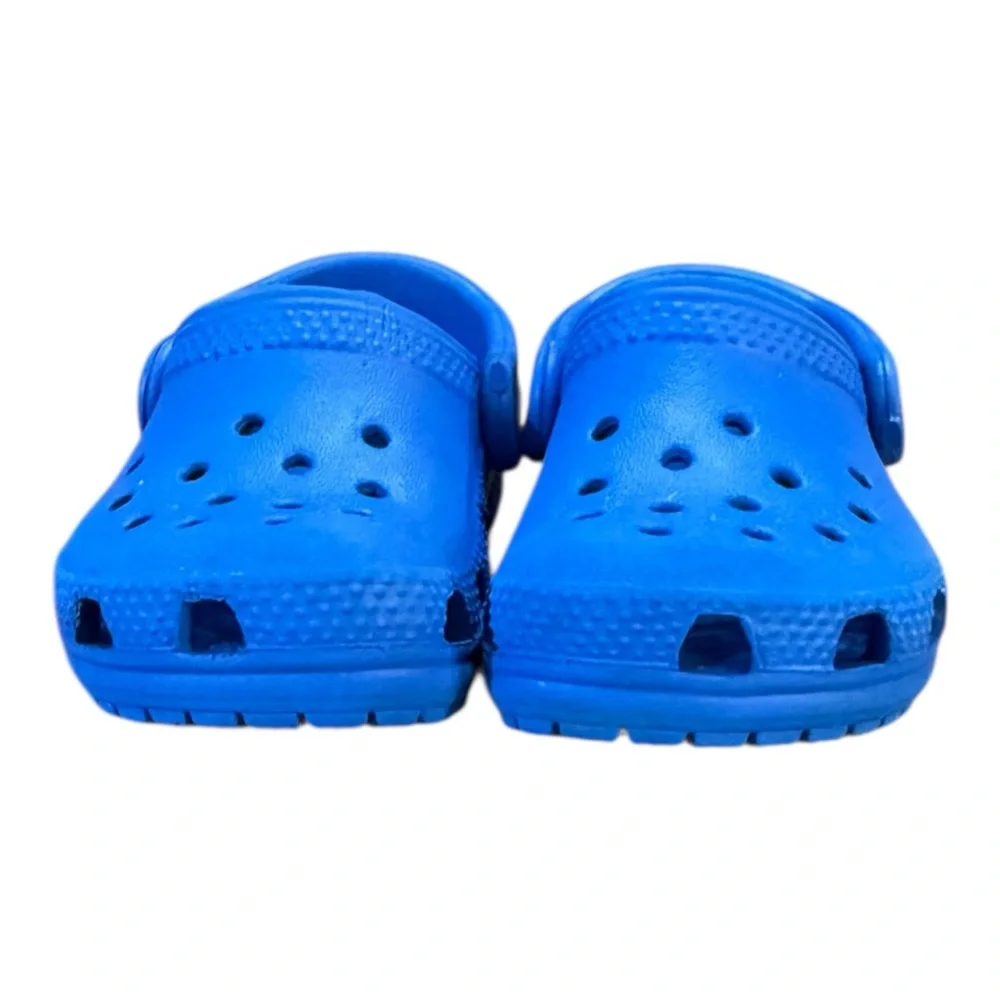 Crocs Classic Clogs Children’s Size 4 Vibrant Blue